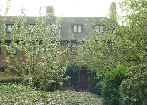 06 Heath Close